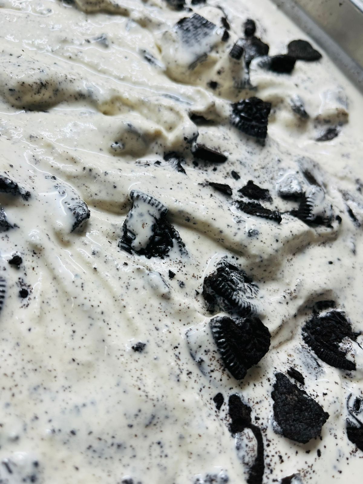 Helado con trozos de galleta tipo Oreo